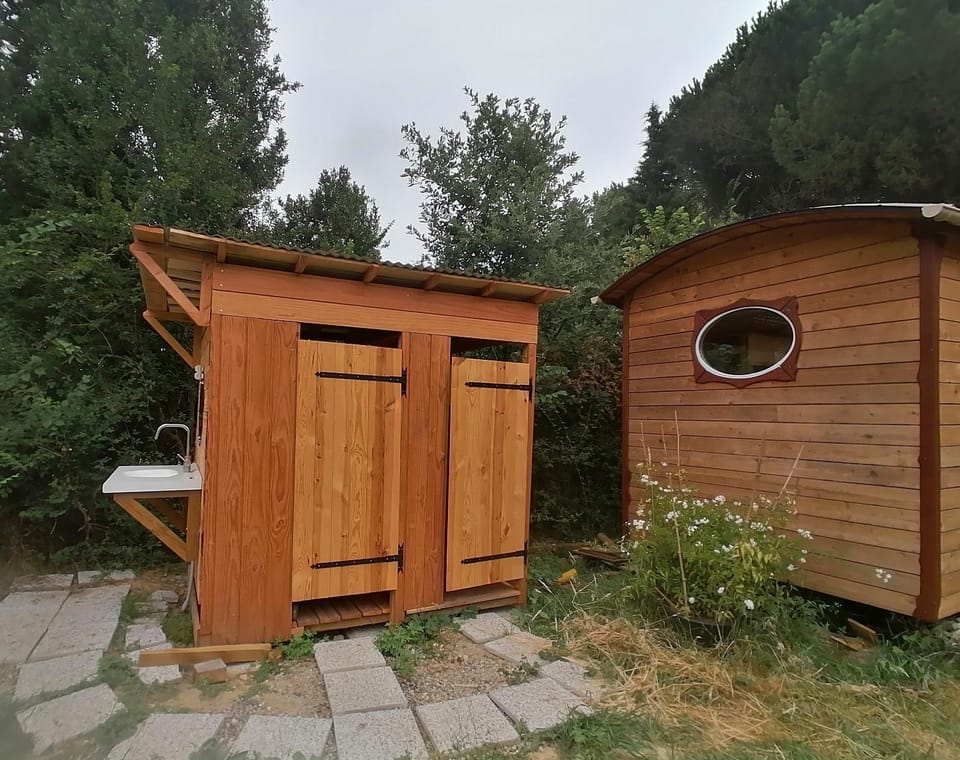 La roulotte aux Nuits Insolites d'Argoumbat Campground/ 
RV Resort in Occitanie