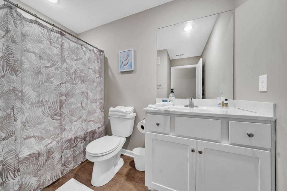 Stonecrest 620, 2Bd Apt I Free Parking I Pool Apartment in New Albany