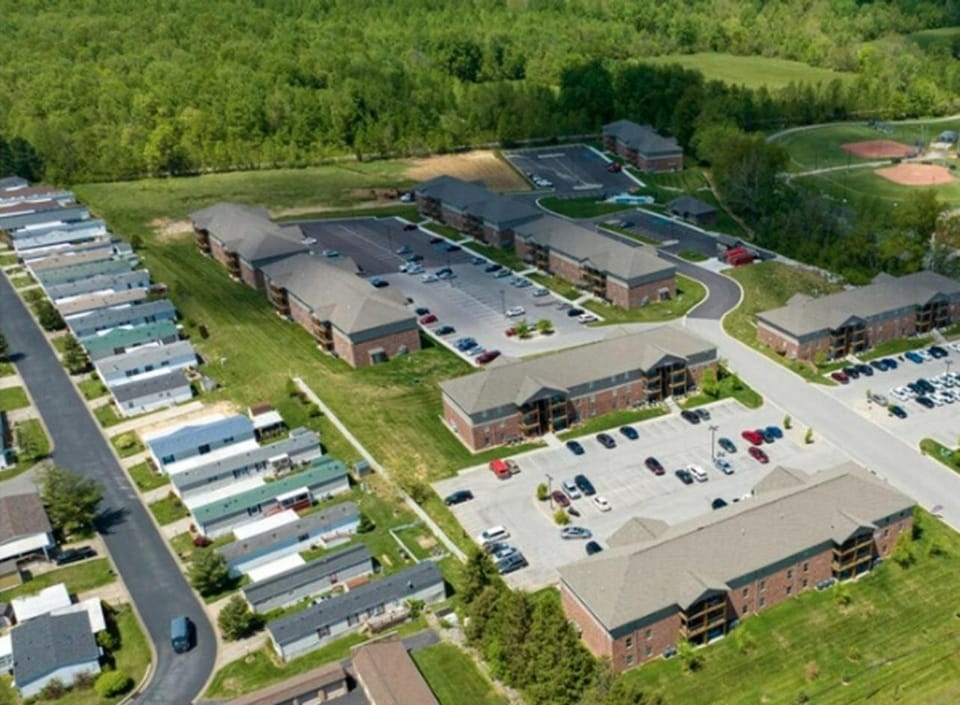 Stonecrest 623, 2Bd Apt I Free Parking I Pool Apartment in New Albany