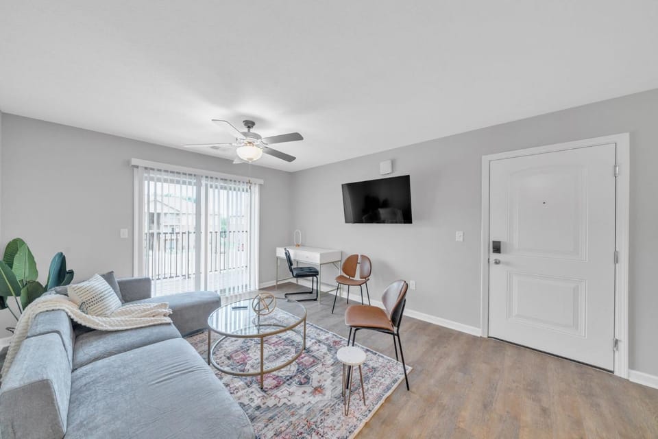 Stonecrest 623, 2Bd Apt I Free Parking I Pool Apartment in New Albany