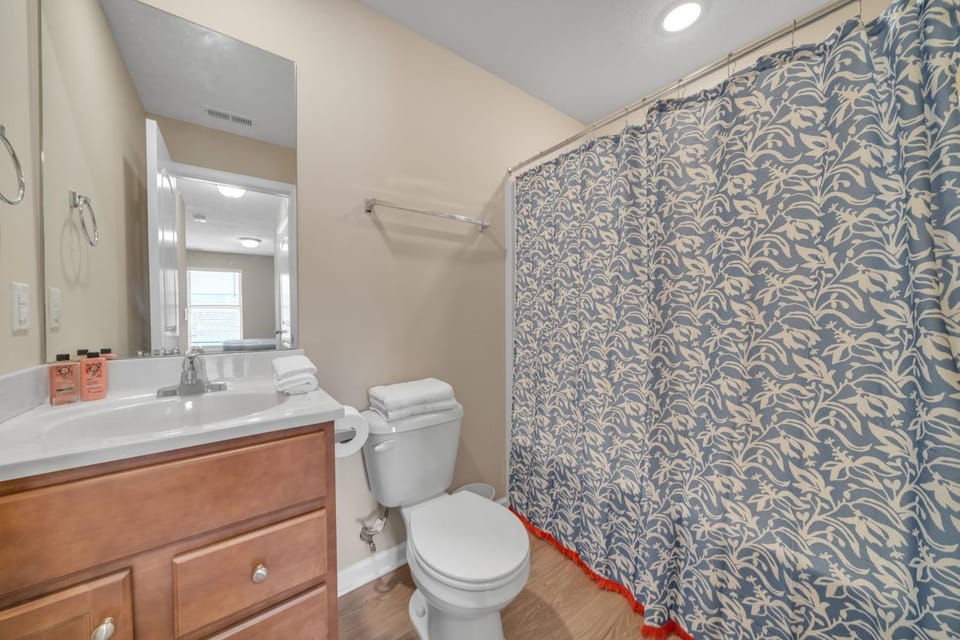 Stonecrest 701, 2Bd Apt I Free Parking I Pool Apartment in New Albany