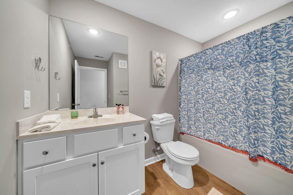 Stonecrest 716, 2Bd Apt I Free Parking I Pool Apartment in New Albany