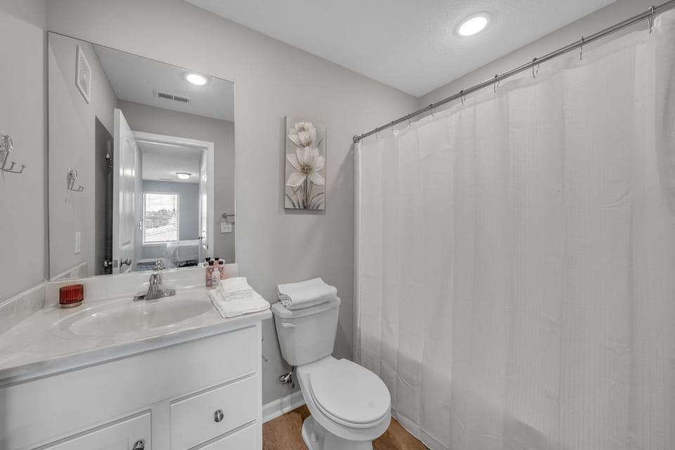 Stonecrest 716, 2Bd Apt I Free Parking I Pool Apartment in New Albany