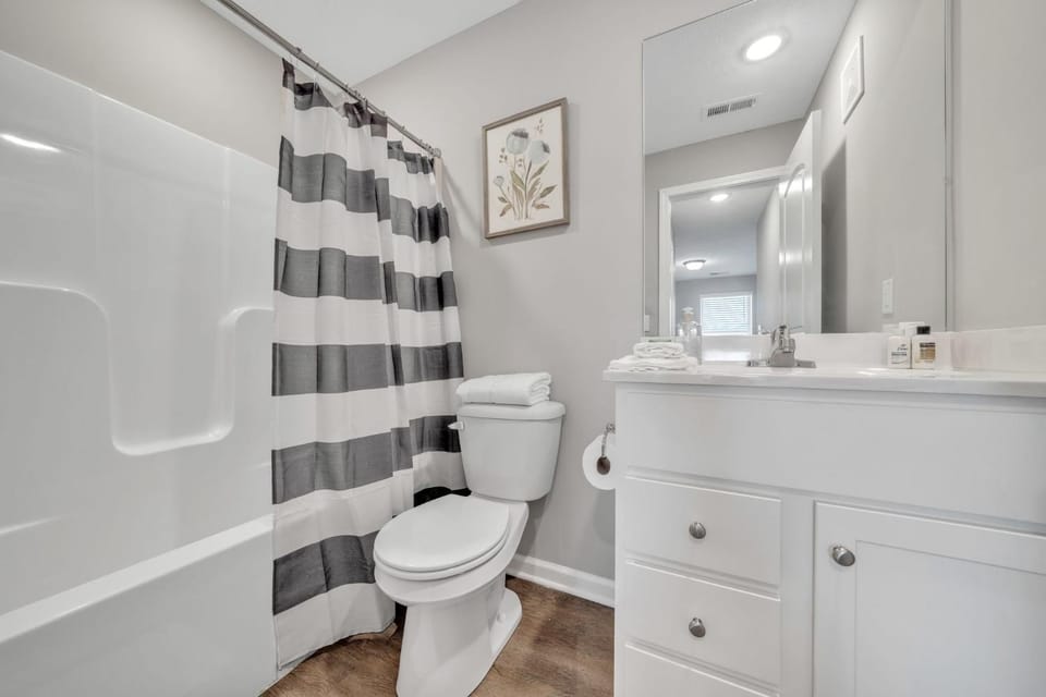 Stonecrest 712, 2Bd Apt I Free Parking I Pool Apartment in New Albany