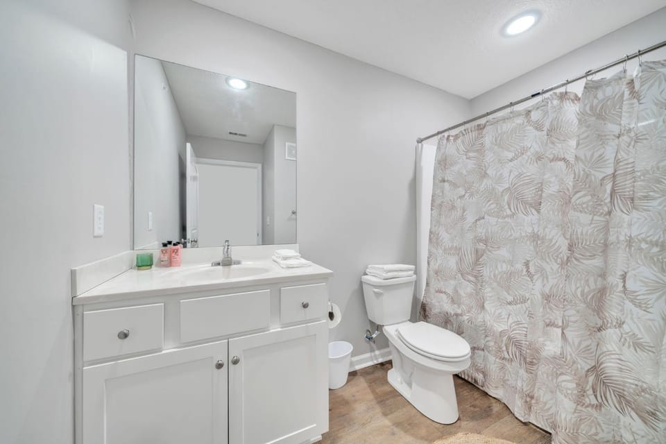 Stonecrest 713, 2Bd Apt I Free Parking I Pool Apartment in New Albany