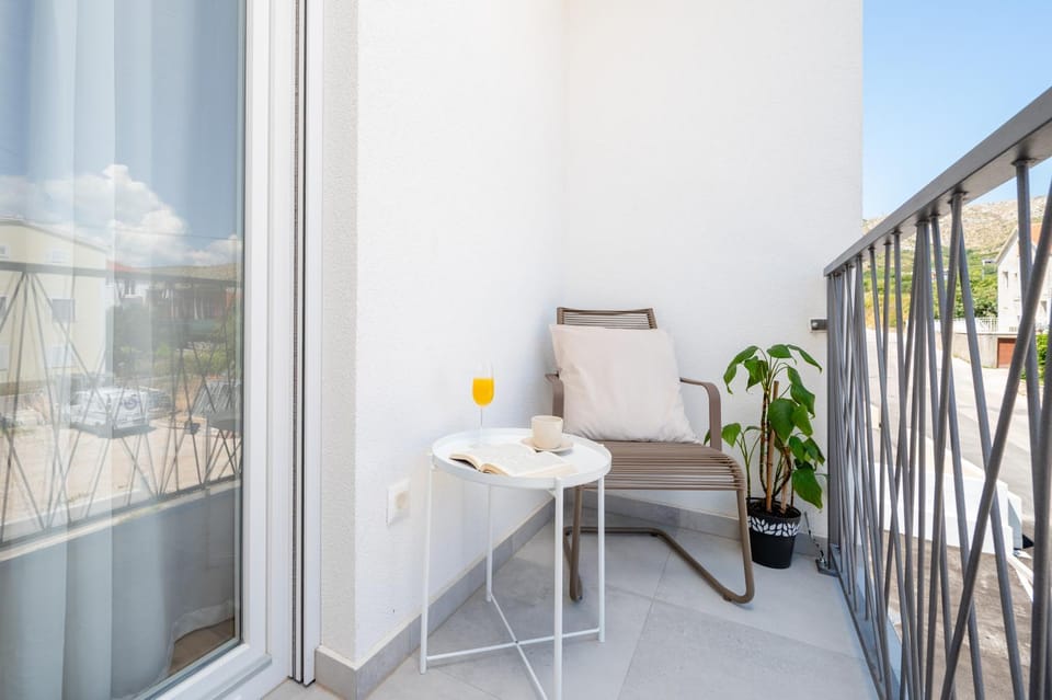 Day, View (from property/room), Balcony/Terrace, Balcony/Terrace, Living room, Seating area