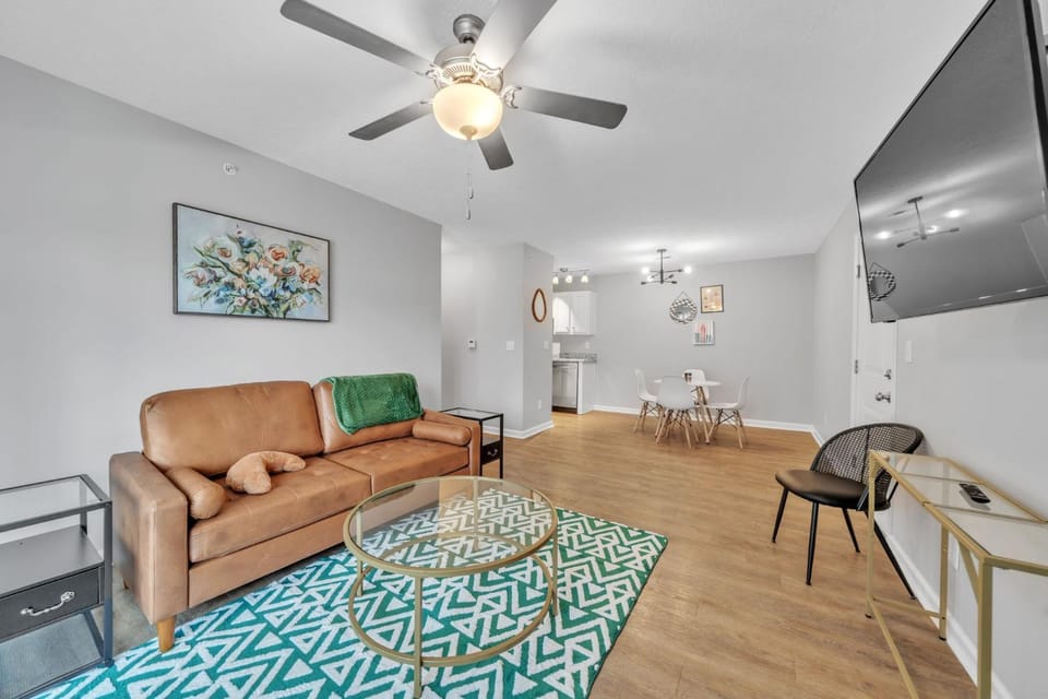 Stonecrest 717, 2Bd Apt I Free Parking I Pool Apartment in New Albany