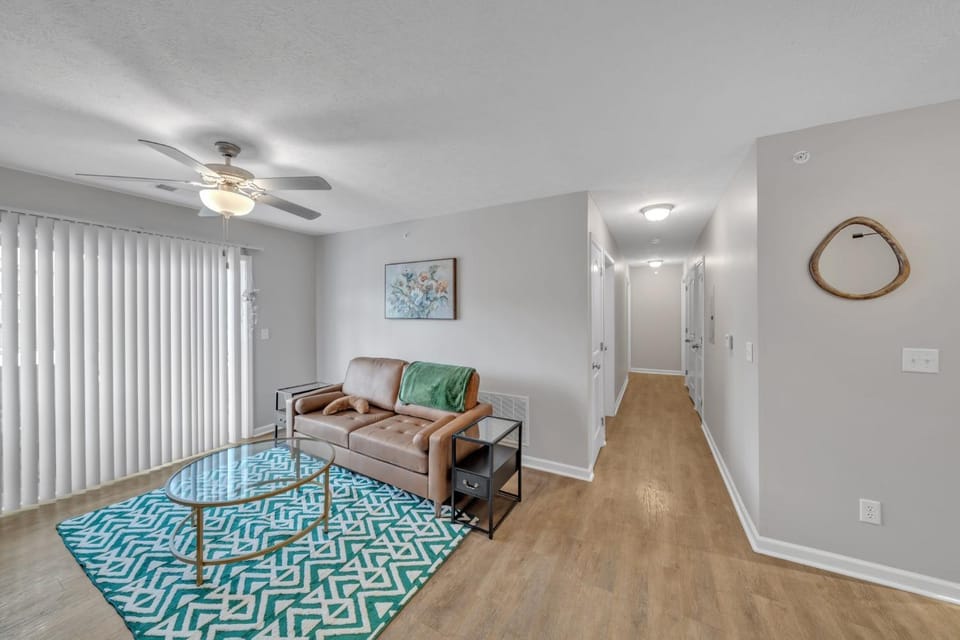 Stonecrest 717, 2Bd Apt I Free Parking I Pool Apartment in New Albany