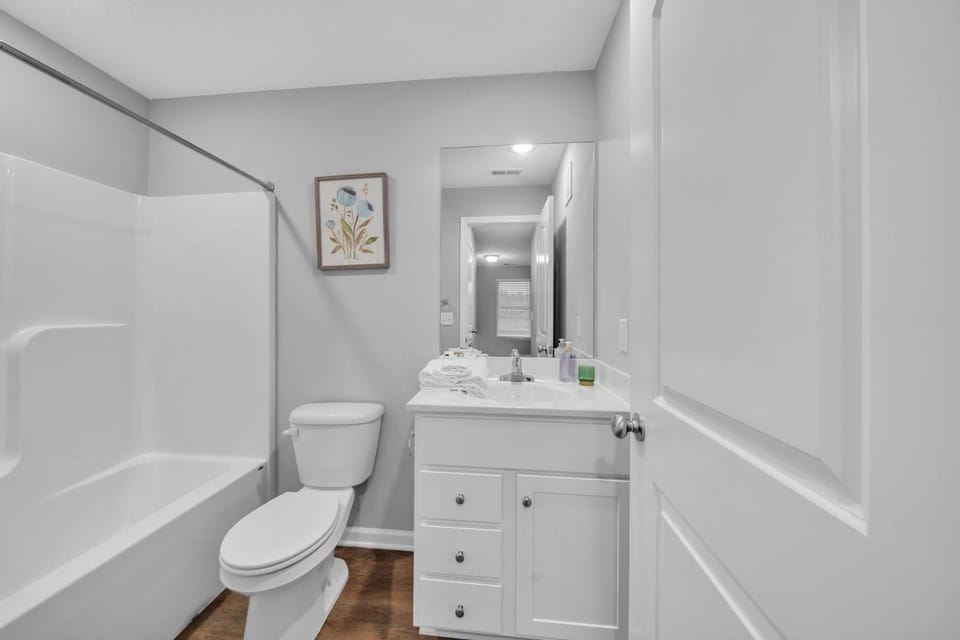 Stonecrest 910, 2Bd Apt I Free Parking I Pool Apartment in New Albany