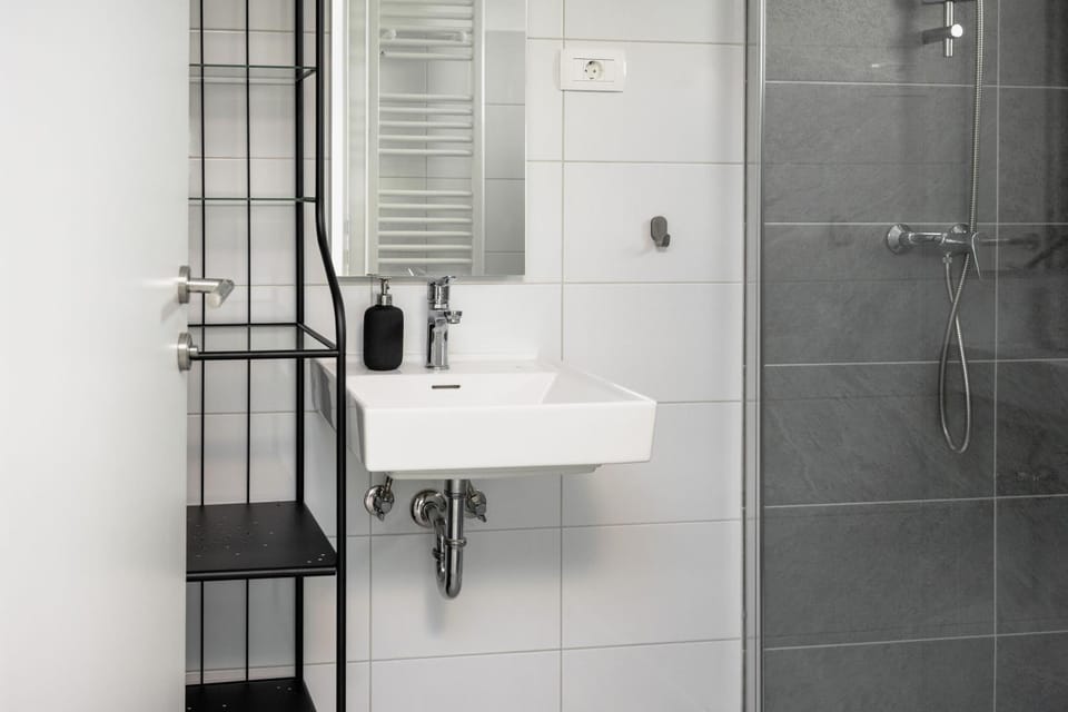 Shower, Toilet, Bathroom, towels