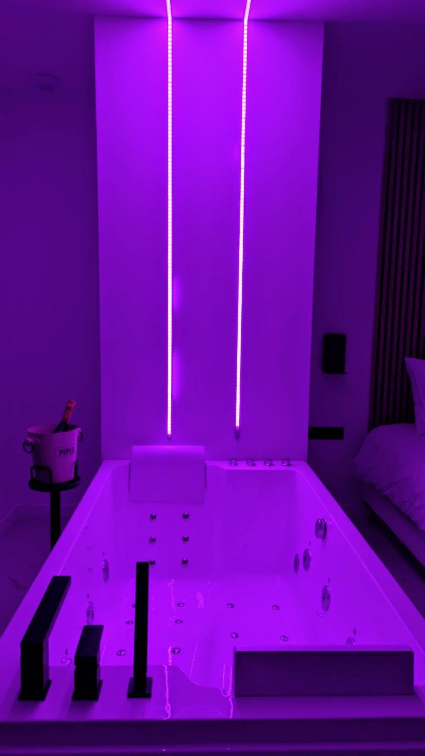 Hot Tub, Public Bath