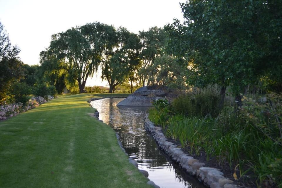 Winecellar Cave, on wine farm & where lions roar! House in Stellenbosch