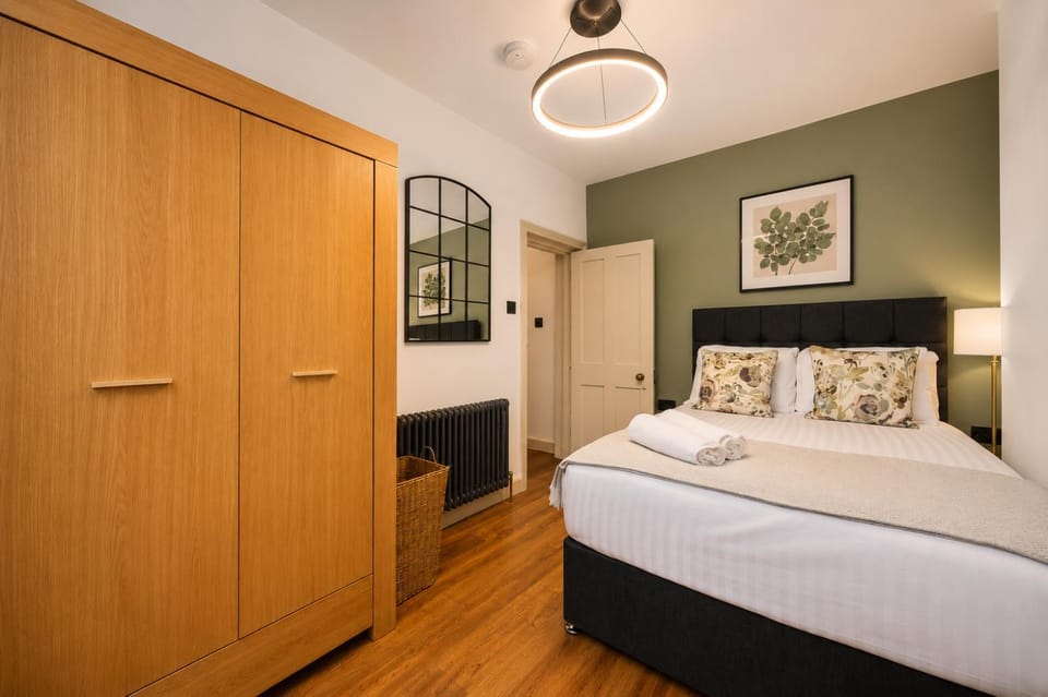 Bedroom, wardrobe