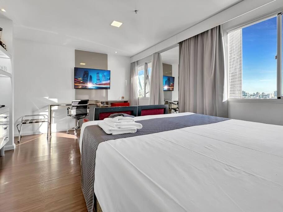 Bed, TV and multimedia, Photo of the whole room, Bedroom