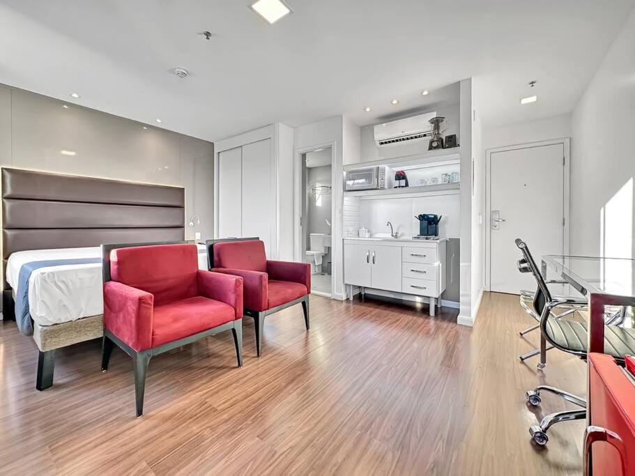 Kitchen or kitchenette, Seating area, Dining area, minibar, air conditioner