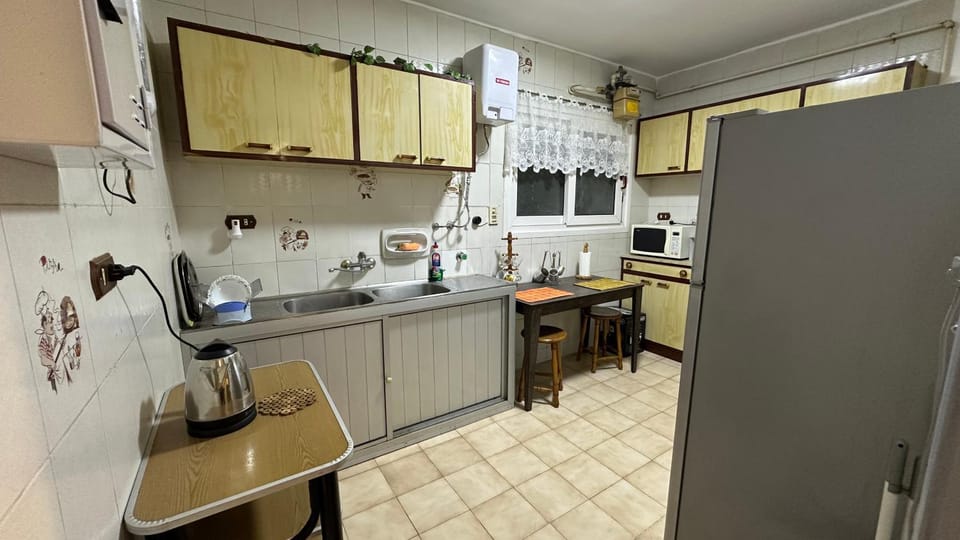 Coffee/tea facilities, Kitchen or kitchenette, Food and drinks, Food and drinks, Dining area, oven, stove, stove, kitchen, kitchen