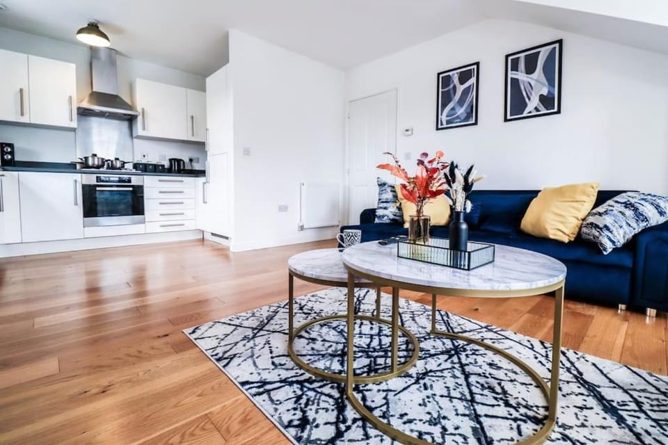 Luxury 2 Bed City Centre with Parking-Long Stay Offer Apartment in Canterbury