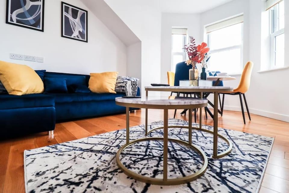 Luxury 2 Bed City Centre with Parking-Long Stay Offer Apartment in Canterbury