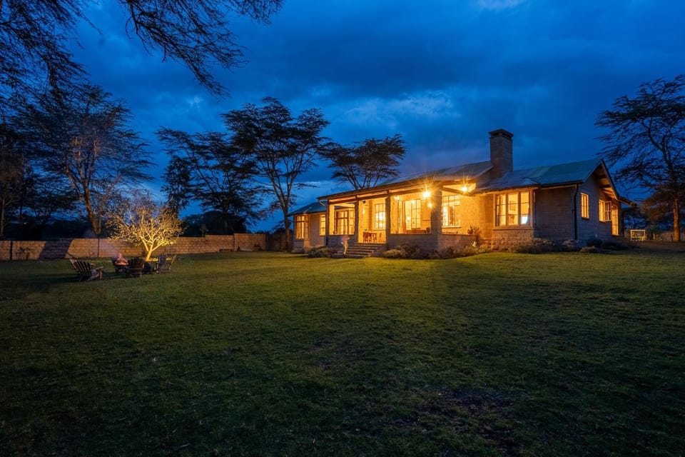 Yellow House 3-Bedroom Villa in Nature House in Kenya