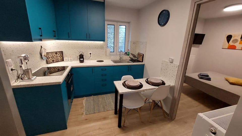 Dining area, kitchen