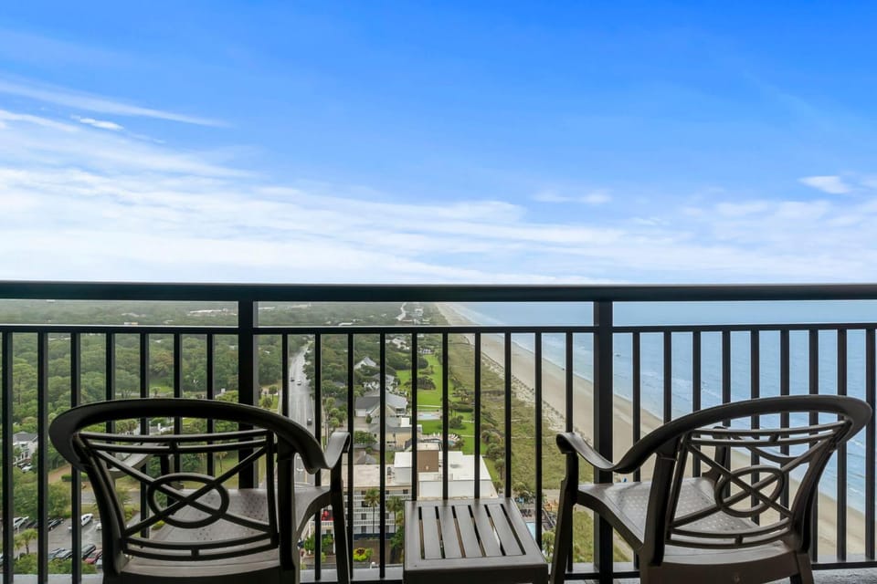 Beautifully Renovated 2 Bedroom Condo- Stunning Views- Caribbean 2002 House in Myrtle Beach