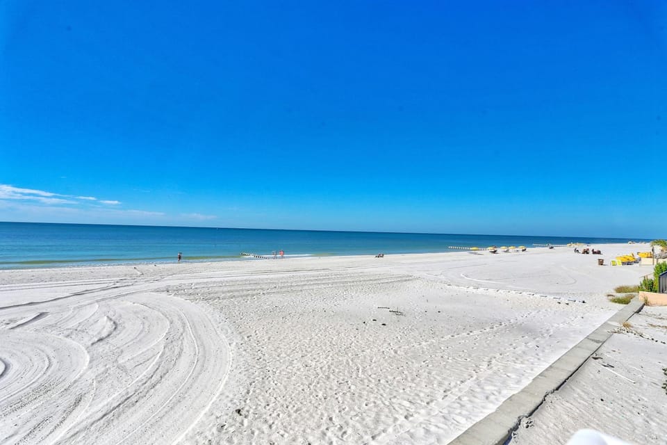Arena De Madeira 103 - Premier House in Madeira Beach