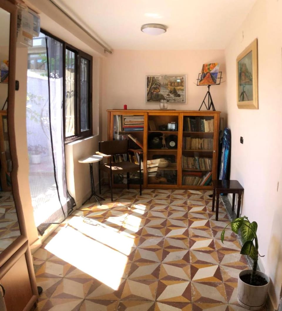 Library, Seating area