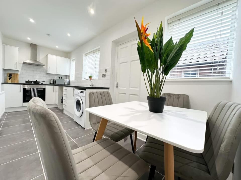 Turton House by Blue Skies Stays House in England