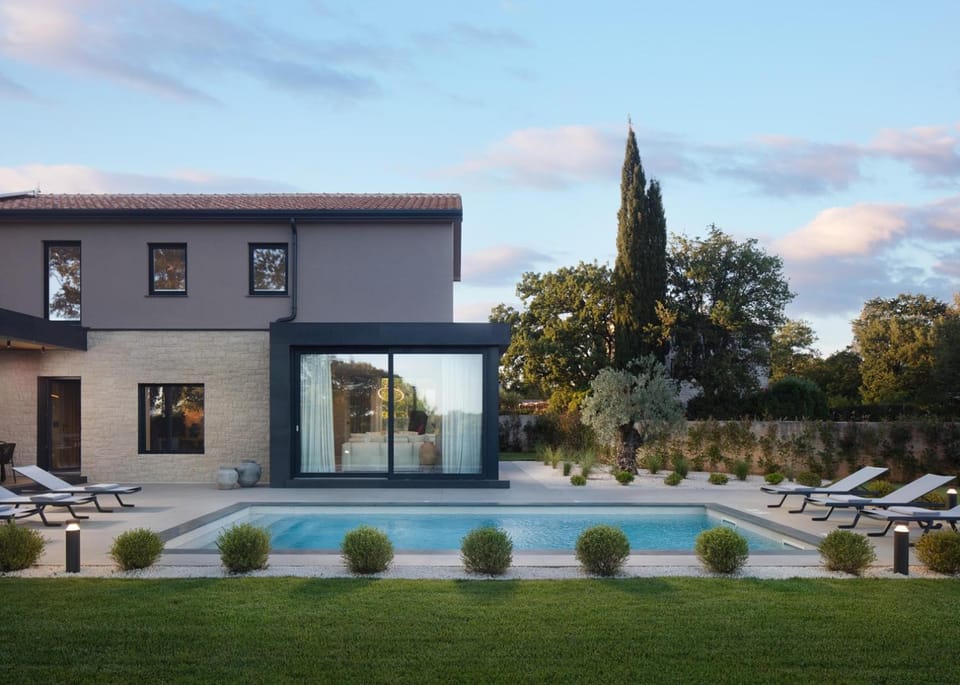 Property building, Pool view, Swimming pool, sunbed