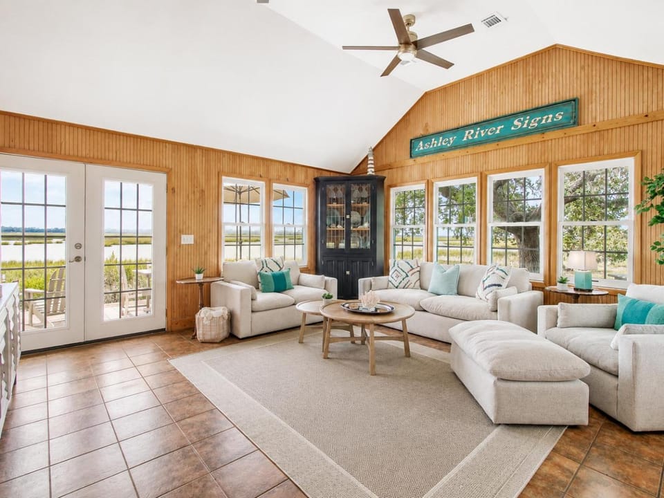 1550 E Ashley Private Island At The Fort Across From Beach Very Private House in Folly Beach