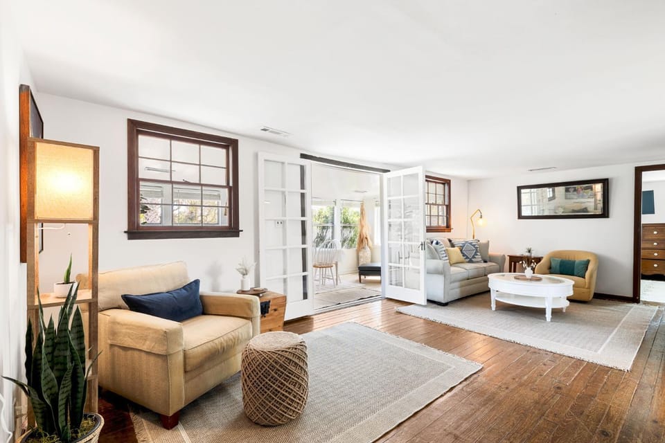 1550 E Ashley Private Island At The Fort Across From Beach Very Private House in Folly Beach