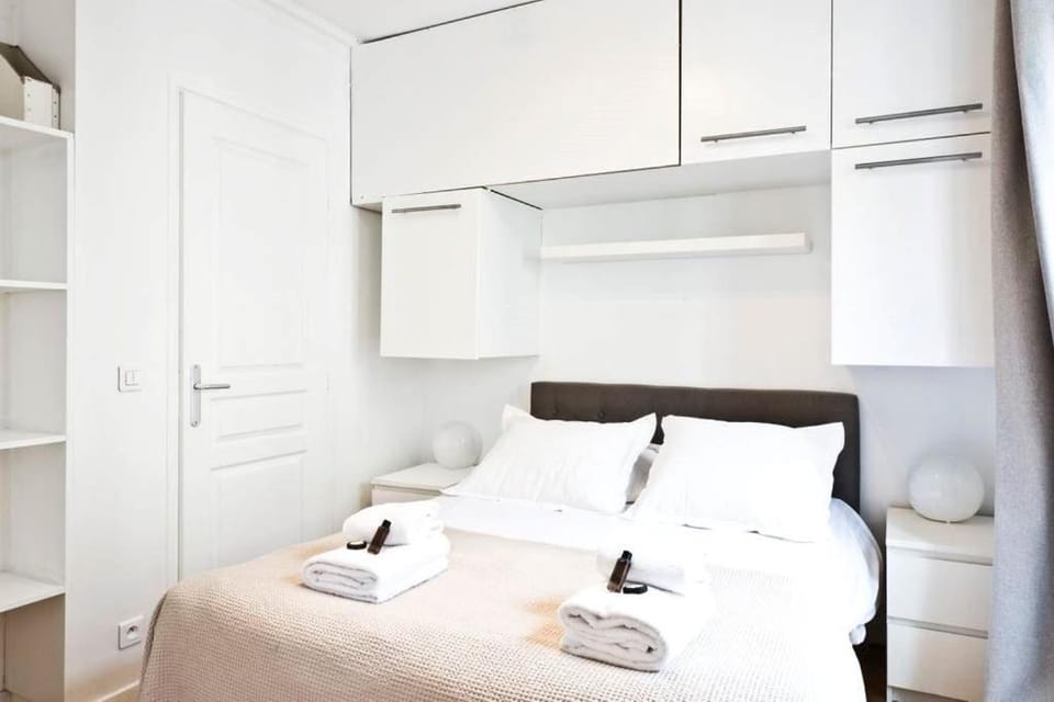 Bed, Photo of the whole room, Bedroom, towels, wardrobe