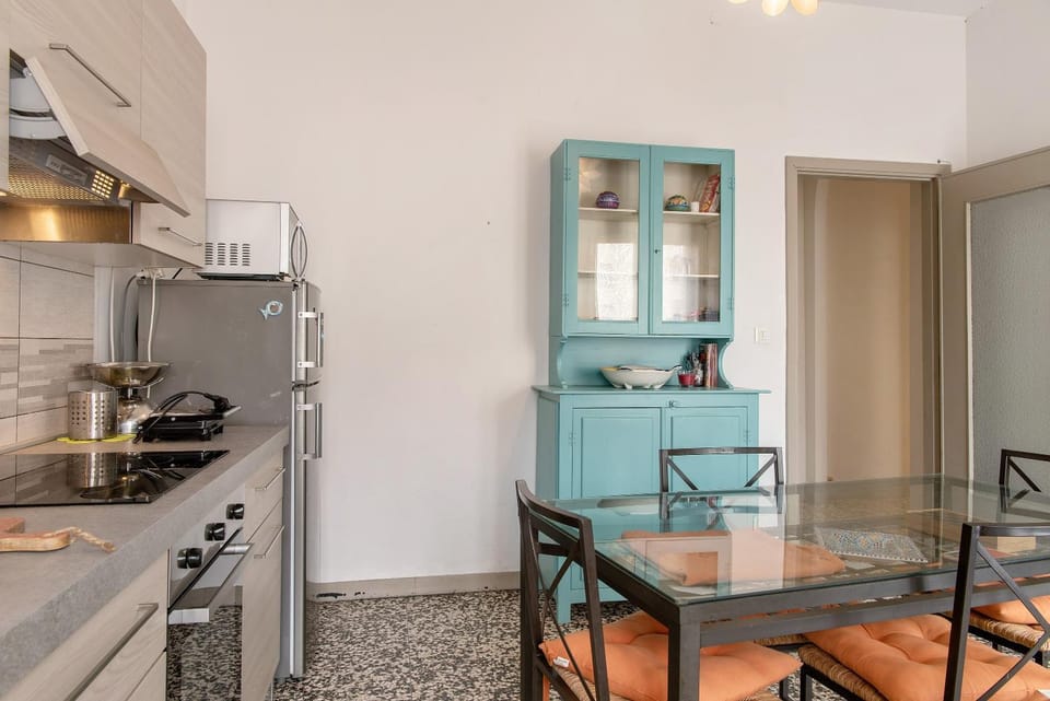 Property building, Kitchen or kitchenette, Living room