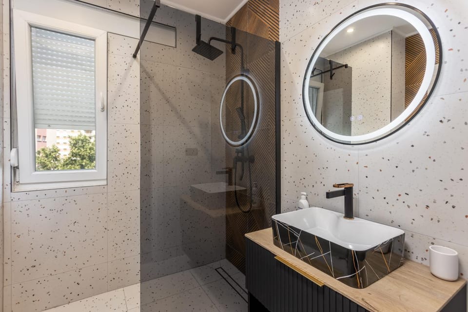 Shower, Bathroom, towels
