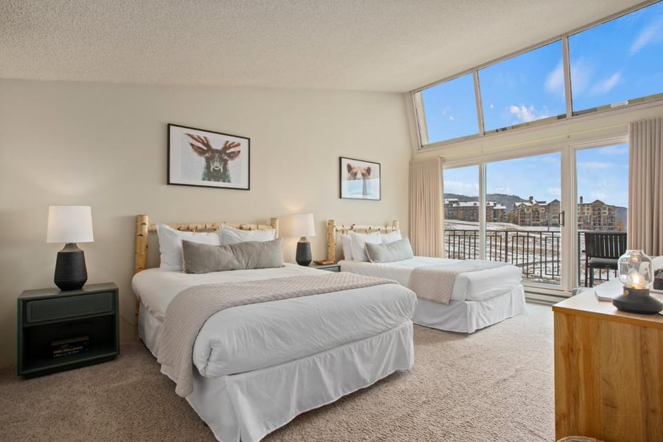 Pool, Hot Tub, Sauna, Ski In-Out, Amazing Ski Area Views, Top Floor Condo, House in Steamboat Springs