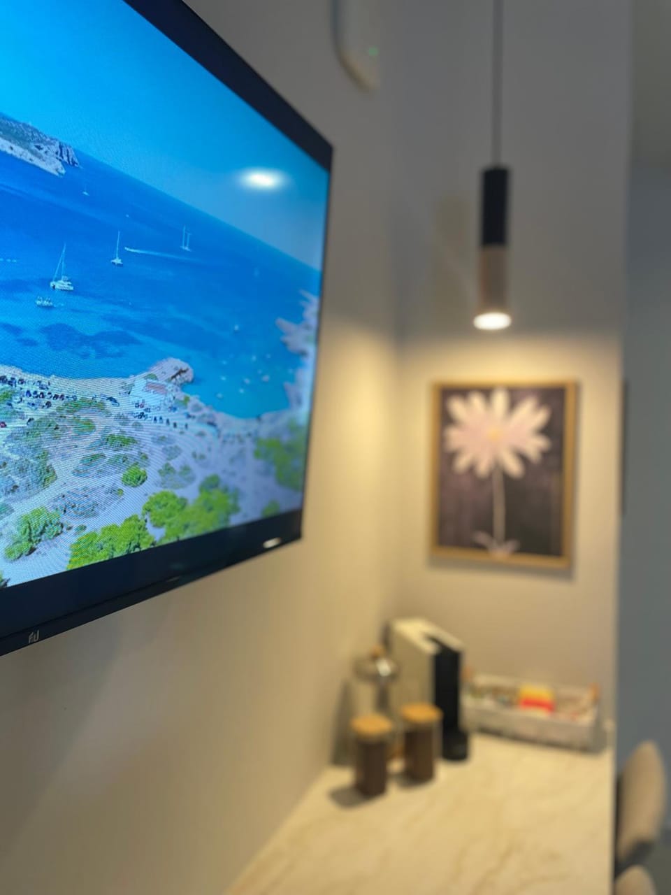 TV and multimedia, Kitchen or kitchenette