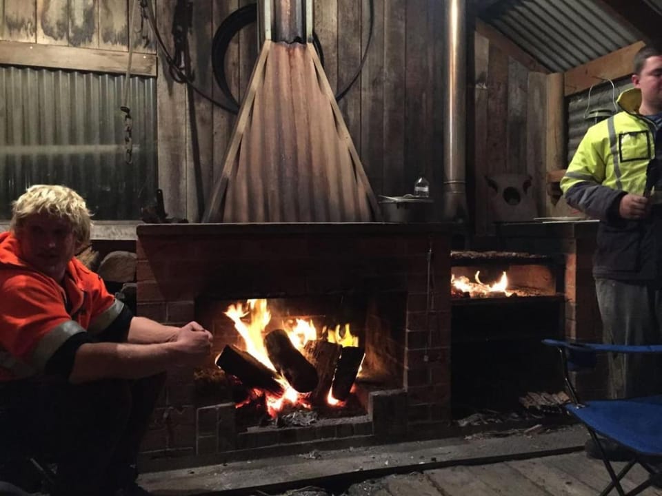 Hilltop Retreat, Water Views House in Tasmania