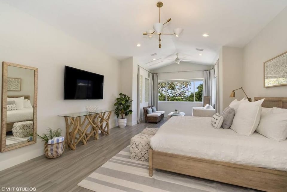Seating area, Bedroom