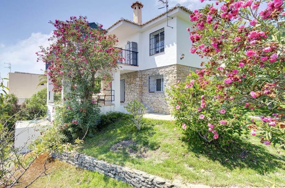 Property building, Garden, Garden