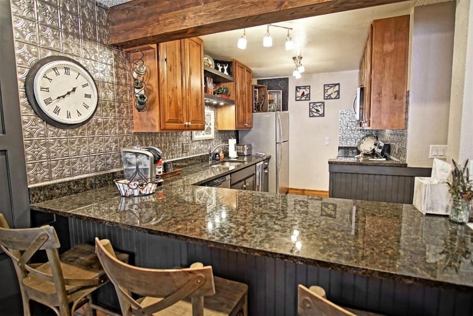 Deck with Views, Gas Grill, Renovated Luxurious Townhome on Burgess Creek House in Steamboat Springs