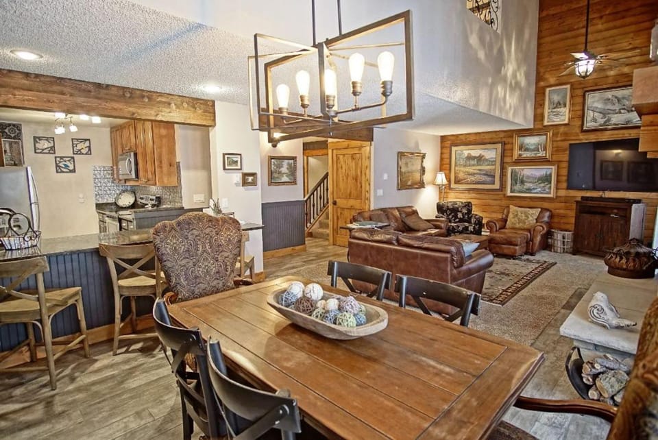 Deck with Views, Gas Grill, Renovated Luxurious Townhome on Burgess Creek House in Steamboat Springs