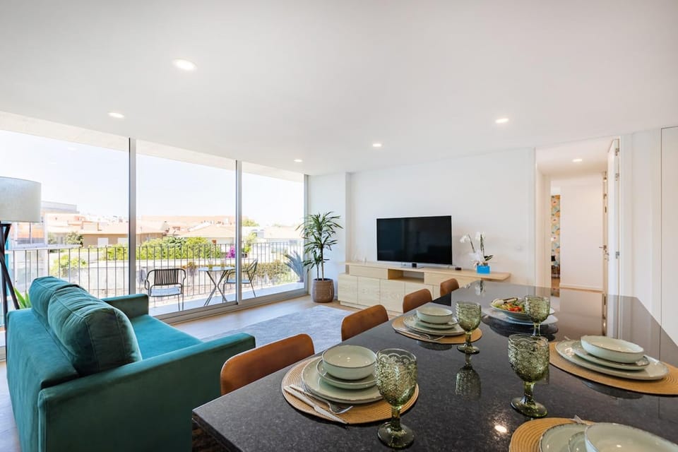 Espinho Sunny Vibes & Balcony with Pool Apartment in Porto District
