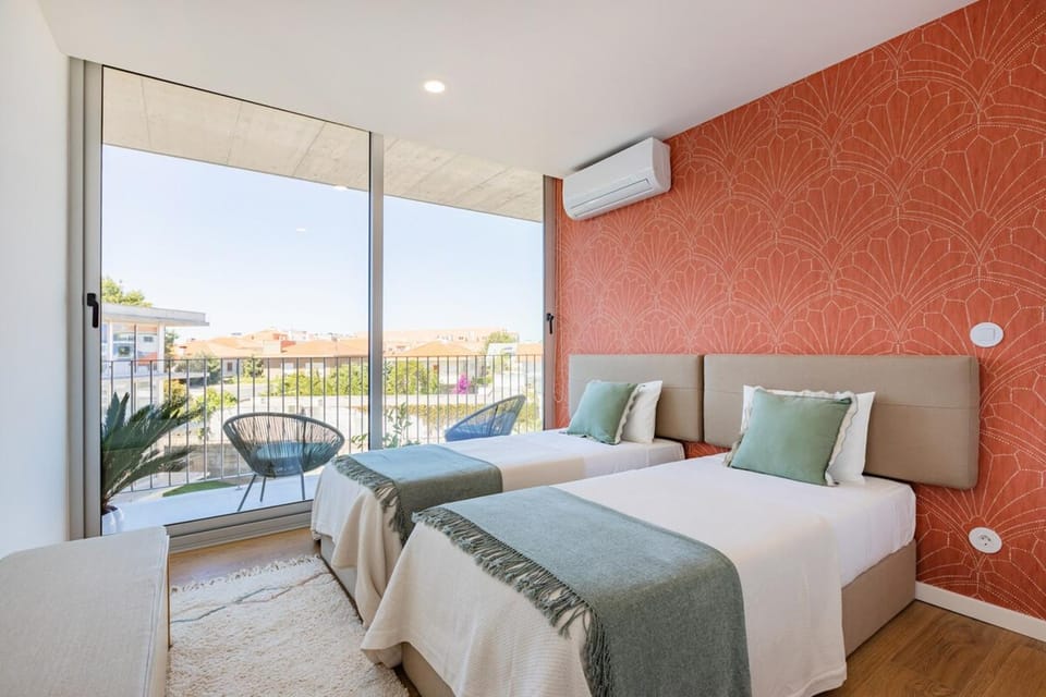 Espinho Sunny Vibes & Balcony with Pool Apartment in Porto District