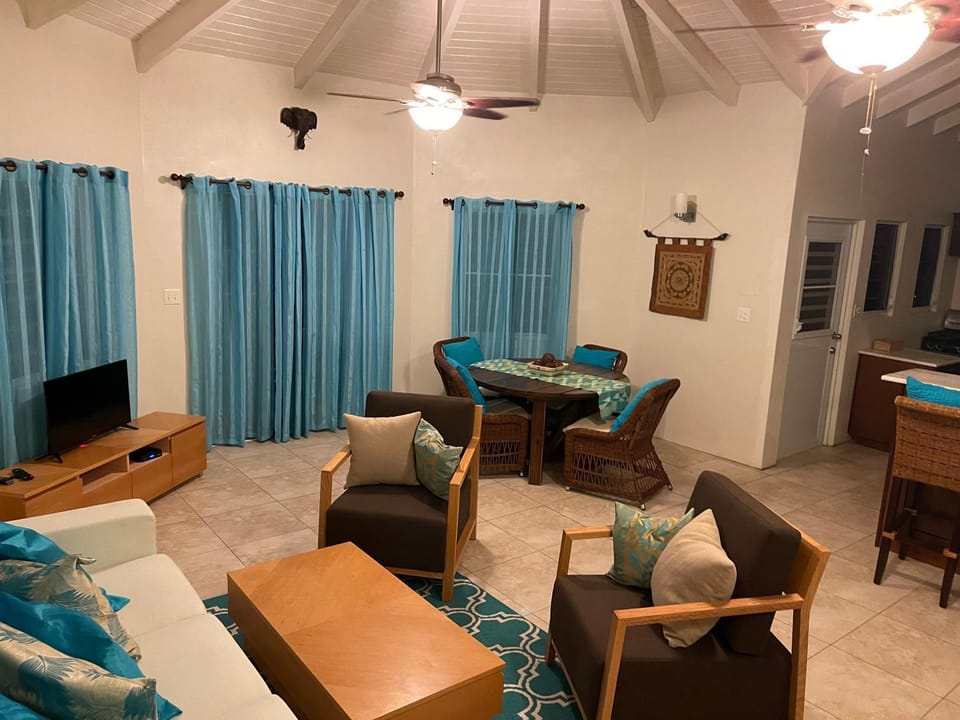 Communal lounge/ TV room, Living room, Seating area