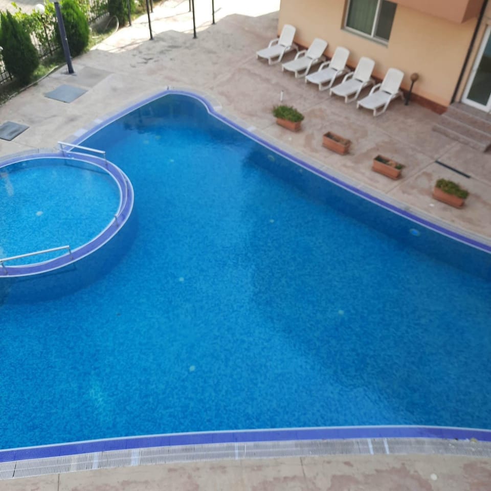 Studio Apartment with Pool View, Sunny Beach Apartment in Sunny Beach