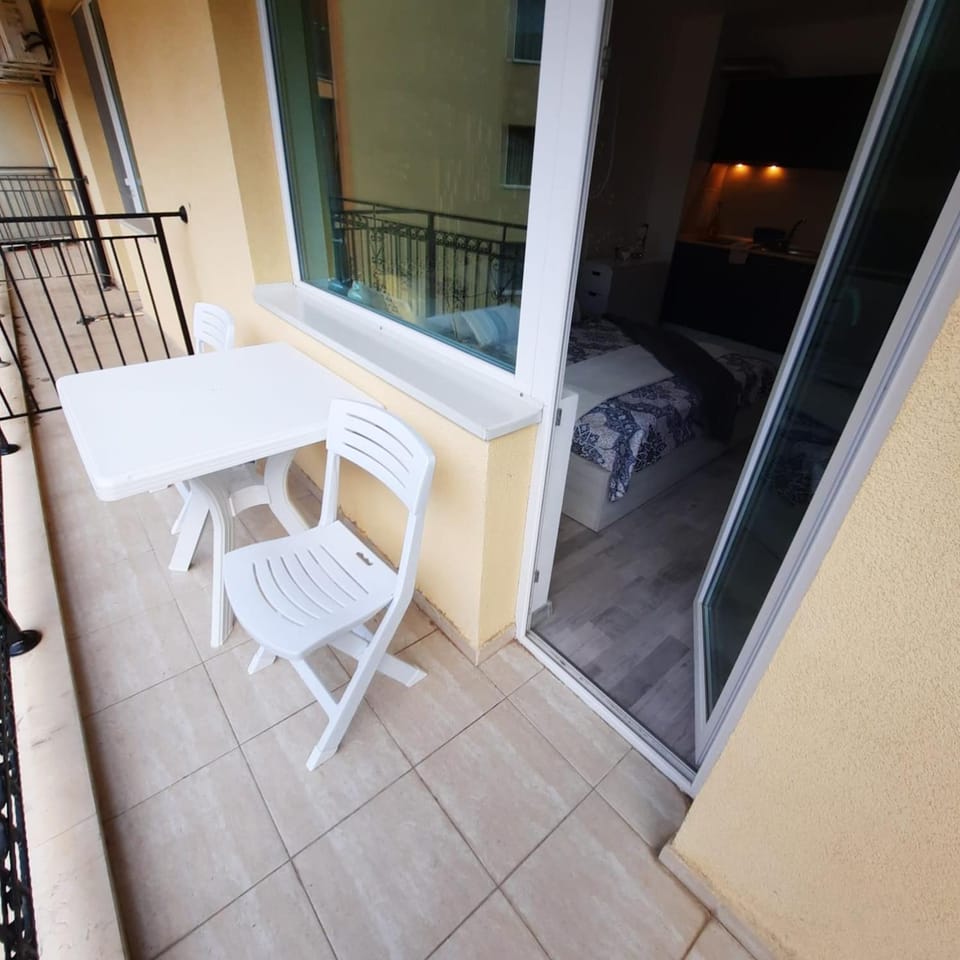 Studio Apartment with Pool View, Sunny Beach Apartment in Sunny Beach