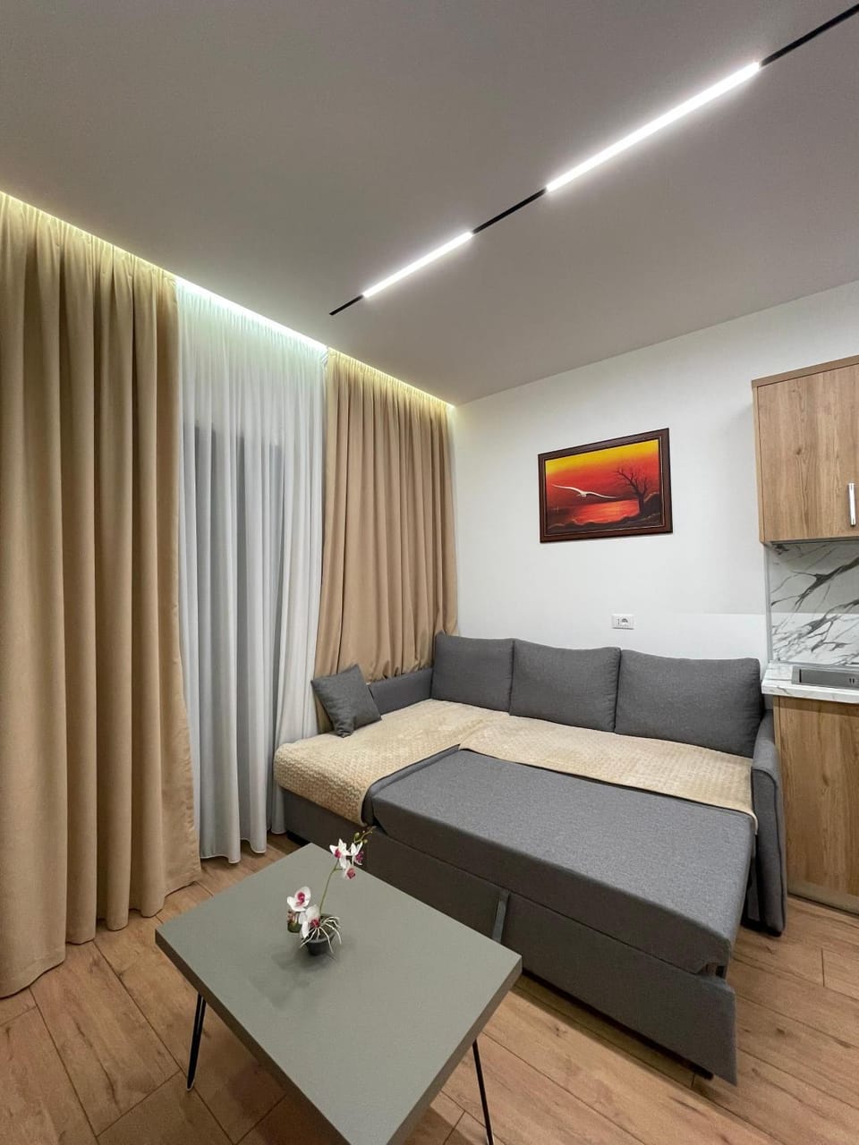 Bed, TV and multimedia, Photo of the whole room, Bedroom