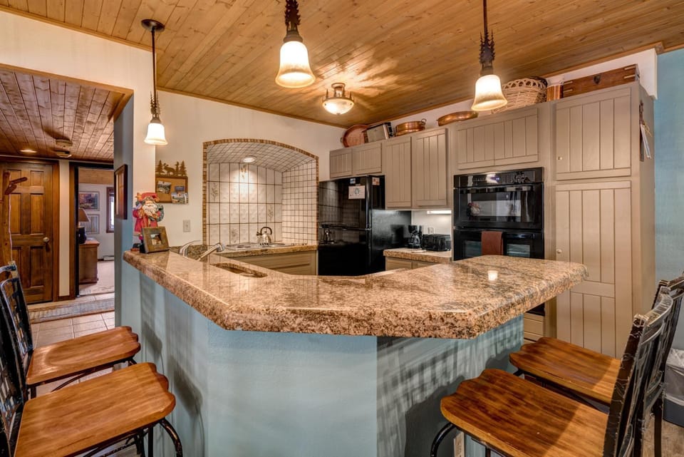 Outdoor Hot Tubs, Fire Pit, Next Door to Ski Area Summer Activities House in Steamboat Springs