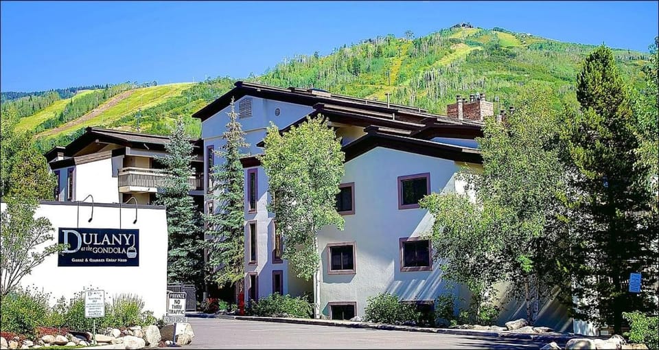 Outdoor Hot Tubs, Fire Pit, Next Door to Ski Area Summer Activities House in Steamboat Springs
