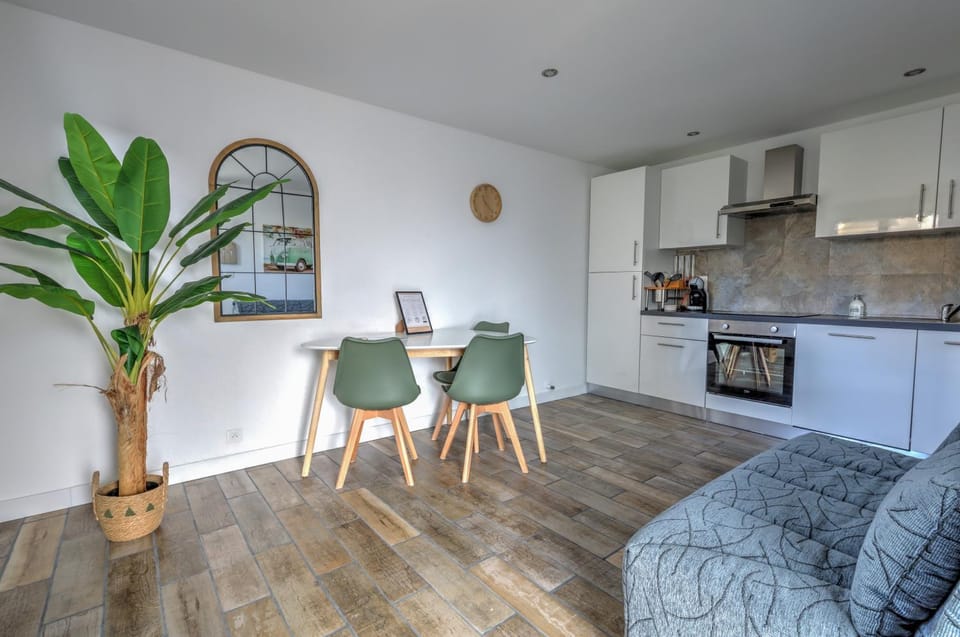 Coffee/tea facilities, Dining area, kitchen